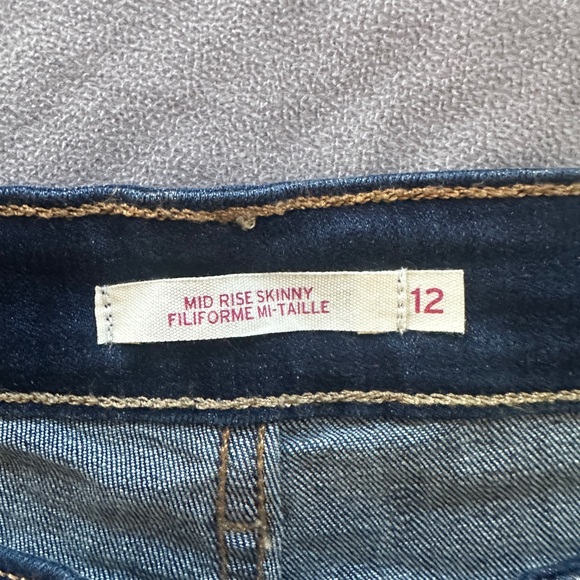 Levi’s mid rise skinny jeans - Picture 3 of 3